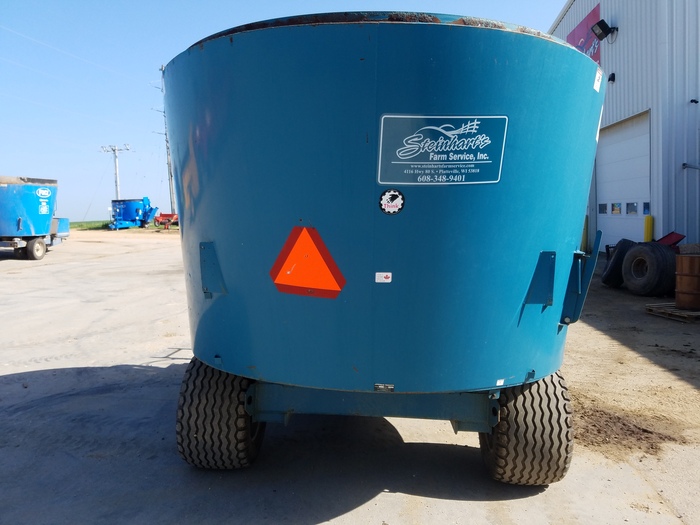 USED LUCKNOW 2420 VERTICAL TMR MIXER Inventory Steinhart's Farm