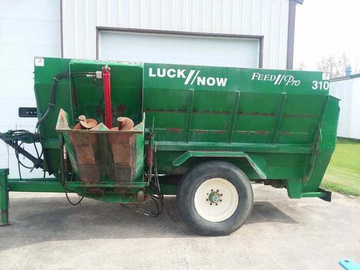 USED LUCKNOW 310 HORIZONTAL TMR MIXER Inventory Steinhart's Farm
