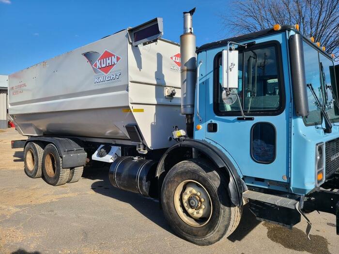 USED KUHN KNIGHT RC 270 MACK TRUCK MOUNT HORIZONTAL TMR MIXER
