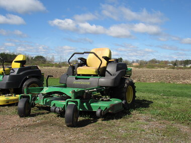 USED JOHN DEERE ZT737 IMAGE